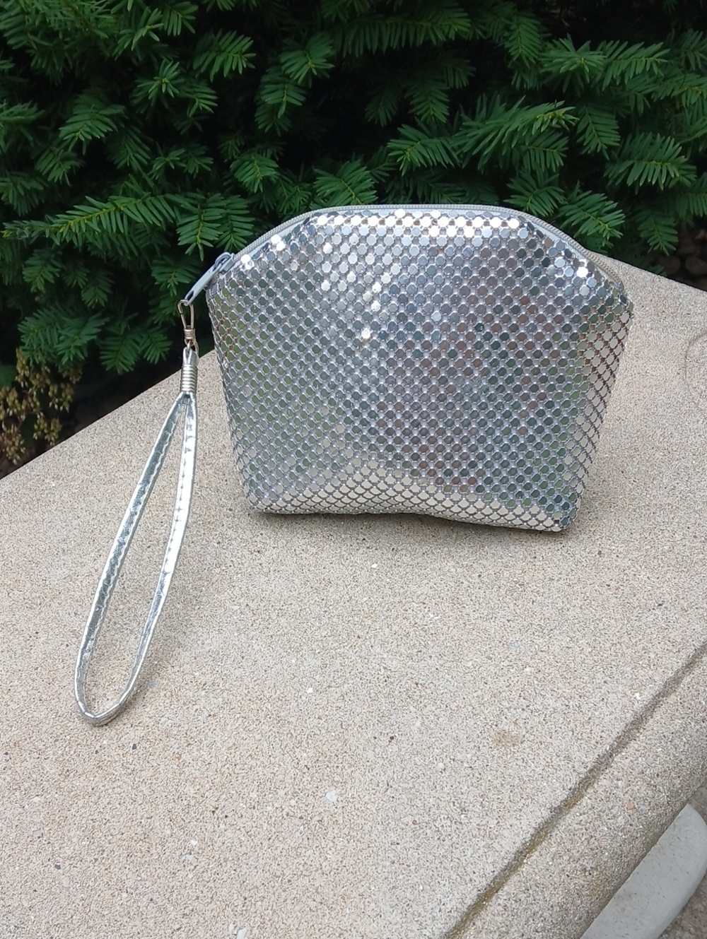 Y2K silver metal mesh wristlet purse